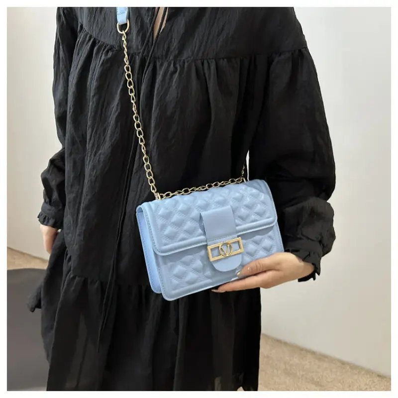 Elegant Classic Tote Shopper Bag for Women with Commuter Style and Minimalist Leisure Business Use